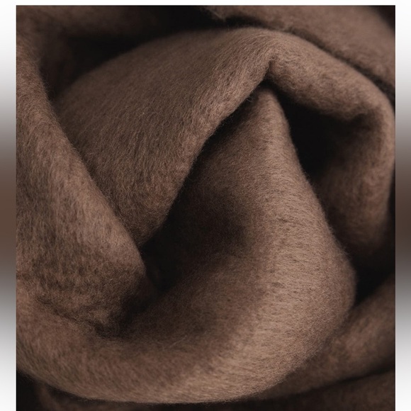 Gigi pip brown oversized fluffy blanket scarf - Picture 2 of 4